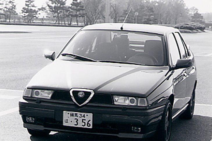 私が買った最初のアルファ・ロメオが「155ツインスパーク」。1997年に新車で購入した。そのときの価格は、たしか370万円。エンジンは痛快だったがシャシーはメロメロで実に頼りなかった。