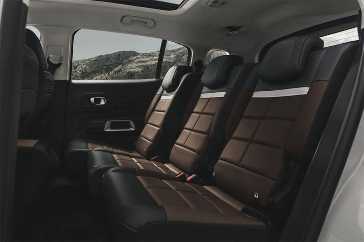 「C5エアクロスSUV」のリアシート。