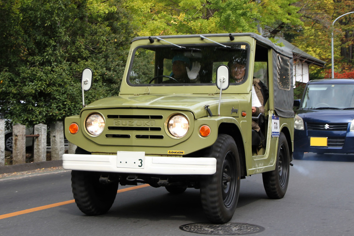 1970年「スズキ・ジムニーLJ10」。横長スリットのフロントグリルを持つボディーに空冷2ストローク2気筒エンジンを搭載した、初代ジムニーの最初期型。来年2020年に生誕50周年を迎えるジムニーの原点となる希少車。