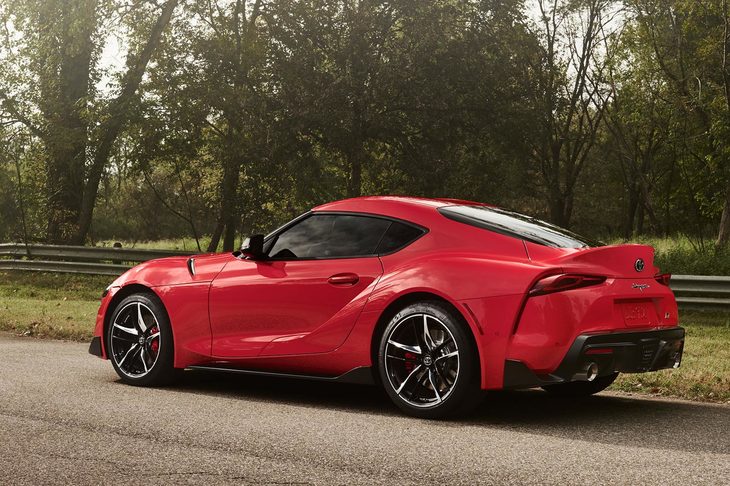 米国における新型「スープラ」の価格は、「3.0」が4万9990ドル、「3.0プレミアム」が5万3990ドル、「ローンチエディション」が5万5250ドルと発表されている。