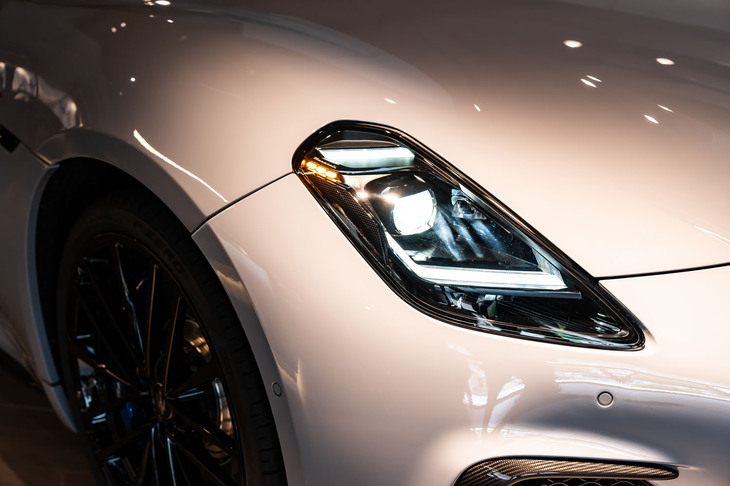 マセラティ・グランカブリオ トロフェオ（ヘッドランプ）