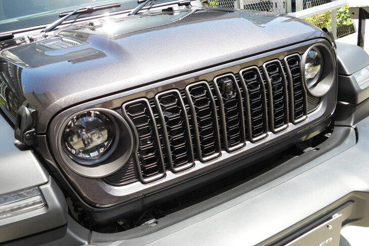 ジープ・ラングラー アンリミテッド スポーツ（フロントグリル）