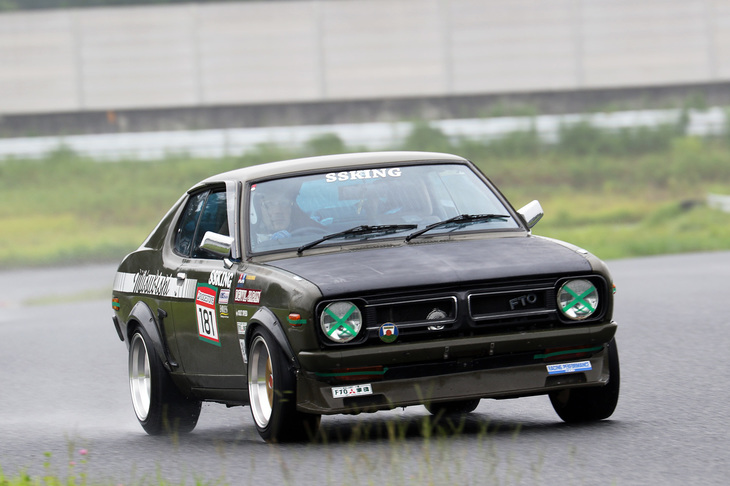 サーキットでは珍しい「三菱ギャランFTO」。オーバーフェンダーを標準装備した最強グレードの「1600GSR」か？