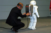 【Movie】人間に一歩近づいた、新型「ASIMO」が動く！ 【ニュース】 の画像3