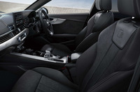 「A4／A4アバント ブラックスタイルプラス」のインテリア。「Sラインプラスパッケージ」が標準で装備される。