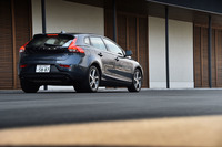 
	2013年2月に国内販売がスタートするやヒットを飛ばし、「最も売れたボルボ」として名をはせた「V40」。2018年4月現在、日本では全8モデルがラインナップされる。
	