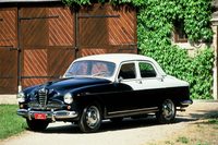 1950年に登場した「1900」。アルファ・ロメオにとって初の量販モデルだったが、やはりレースカー譲りの高度なメカニズムが取り入れられていた。