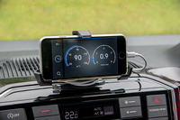 「up! GTI」には、専用のアプリをダウンロードすることで、スマートフォンをインフォテインメントシステムとして活用できる「インフォテインメントパッケージ」が標準装備される。