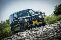 ワタクシ的に「ジムニー」というと真っ先に思い浮かぶのは「JB23」だ。これから「JB64」「JB74」のモデルライフが長くなると、その印象も変わっていくのだろうが、それがちょっと寂しくもある。（写真：向後一宏）