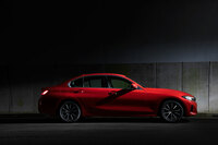 現行型「BMW 3シリーズ」は2018年秋のパリモーターショーで発表され、日本では2019年3月に販売が開始された。