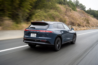 走りに関しては「いかにどっしりとまっすぐ走れるか」「いかにフラットにクルマの挙動を抑えられるか」が開発テーマだという。実際、高速道路での移動は快適だ。