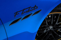 フロントフェンダーには「F tributo」ロゴがレイアウトされる。