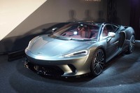 新型ミドシップスーパーカー「マクラーレンGT」が日本デビュー