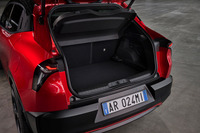 ブランド初のBEVも用意！ アルファ・ロメオから新型コンパクトSUV「ミラノ」登場の画像