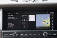 10.9インチのタッチスクリーン。隣接するエアコン吹き出し口は縦長から横長のデザインに変更された。