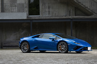 後輪駆動となる「ウラカンEVO RWD」の前後重量配分は40：60。モード切り替え機構付きのトラクションコントロールシステム「P-TCS」も、RWD専用に調整されている。