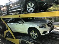 日ごろ自分で運転していては見られない角度から陸送車を眺めるのも面白い。