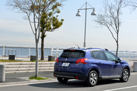 「プジョー2008」は、Bセグメントハッチバック車の「208」をベースとしたコンパクトクロスオーバーモデルだ。世界初公開は2013年3月のジュネーブショー。日本では同年11月に初公開された。
    