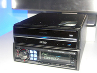アルパインが参考出品した車載用HD DVDプレーヤー。いよいよ車内でもハイビジョンを楽しむ時代に!?