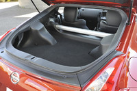 クーペの荷室。