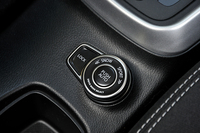 4WD車には「ALLGRIP」と呼ばれるアクティブオンデマンド式のフルタイム4WDシステムを採用。状況に応じて走行モードが「AUTO」「SNOW」「SPORT」「LOCK」の4種類から選べる。