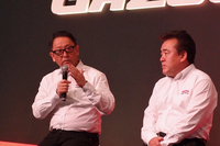 ニュルの思い出を語る、豊田社長（写真左）と勝又義信氏。「テストドライバーの成瀬 弘氏が亡くなってから、一段と責任感が増したのか、社長の走りは変わったと思います」とは勝又氏の弁。