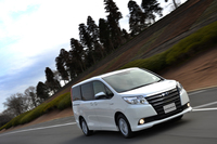 トヨタ・ヴォクシーZS 8人乗り／ノア ハイブリッドG 7人乗り【試乗記】の画像