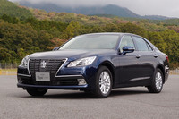 最新型の「トヨタ・クラウン」は、2012年12月25日に発表された。写真は「ロイヤル」シリーズの2.5リッターガソリンモデル。