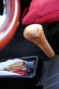 こちらはオリーブウッド製シフトノブ。