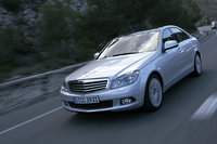 【スペック】
350エレガンス：全長×全幅×全高＝4581×1770×1448mm／ホイールベース＝2760mm／車重＝1610kg／駆動方式＝FR／3.5リッターV6DOHC24バルブ（272ps/6000rpm、35.7kgm/2400〜5000rpm）（欧州仕様）