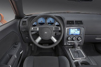 往年のマッスルカー、ダッジ チャレンジャーが復活の画像