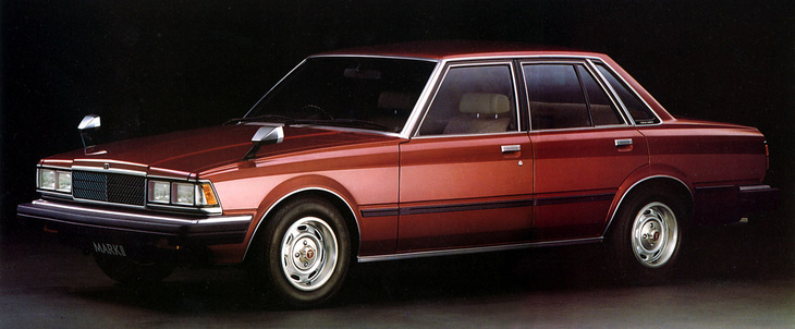 直線基調のスタイリングになった4代目と、次の5代目のセダンは6ライトウィンドウを持っていた。