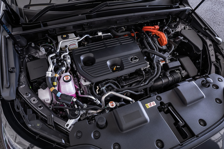 NX450h＋“バージョンL”（エンジンルーム）