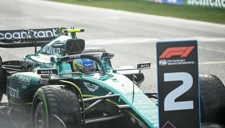 第9戦カナダGP以来となる久々の表彰台2位を獲得したフェルナンド・アロンソ（写真）。マクラーレンらライバルの台頭に影が薄くなり始めていたアストンマーティンだったが、オランダGPではマシンアップデートが奏功し、予選ではアロンソが5位。レースは雨がらみの難しいコンディションとなったが、ベテランらしいシュアな走りでポディウム圏内に駒を進め、今年7回目の表彰台で締めくくった。なおアストンマーティンにとっての初レースは、今から64年前の1959年、ここザントフールトで行われたオランダGPだった。（Photo=Aston Martin）