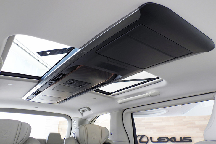 レクサスLM500h“バージョンL”（オーバーヘッドコンソール）