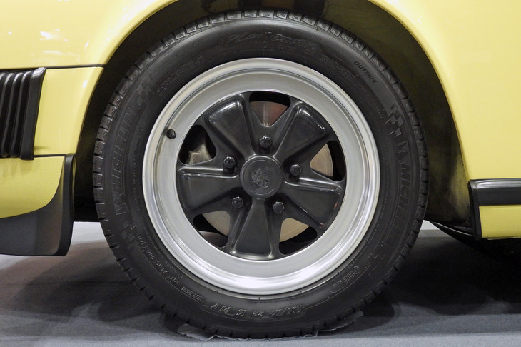 ポルシェ911カレラ3.2タルガ（1988年／WINS AUTO）