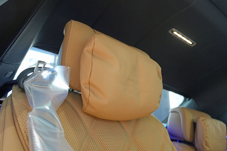 Limited Edition Maybach by Virgil Abloh（リアのヘッドレスト）