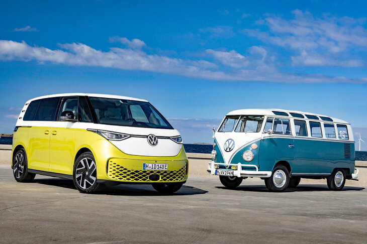 「フォルクスワーゲンID. Buzz」（写真左）と、そのモチーフとなった「タイプ2」（同右）。