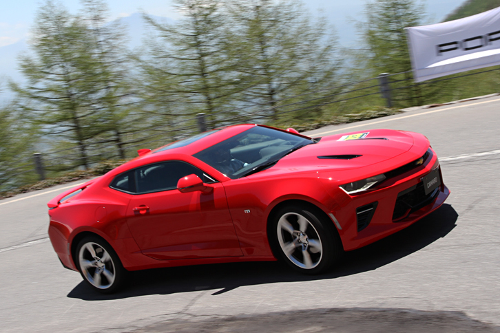 ゼネラルモーターズ・ジャパンが持ち込んだ新型「シボレー・カマロSS」。