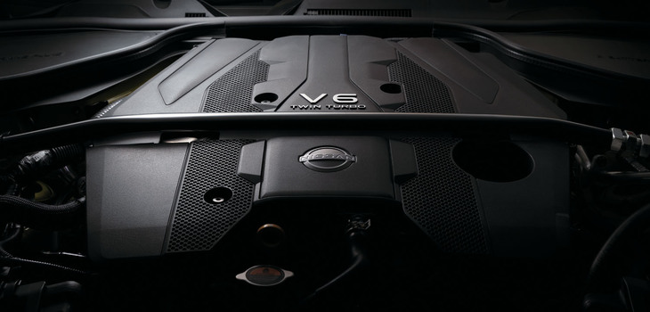 最高出力405PSを発生する3リッターV6ツインターボの「VR30DDTT」エンジンは全車共通。