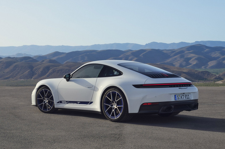 最新型「911カレラT」の国内価格は「911カレラT」が1865万円で、「911カレラTカブリオレ」が2114万円。オプションを含めた総額はいくらになるか、オフィシャルサイトのコンフィギュレーターで楽しむもよし。