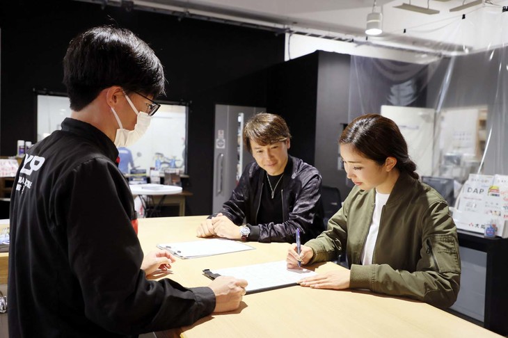 レンタルの手続きは10分ほど。今回借りた「YZF-R25」「MT-25」(126cc以上のクラス）の基本料金は、24時間レンタルで1万3000円（税込み）。