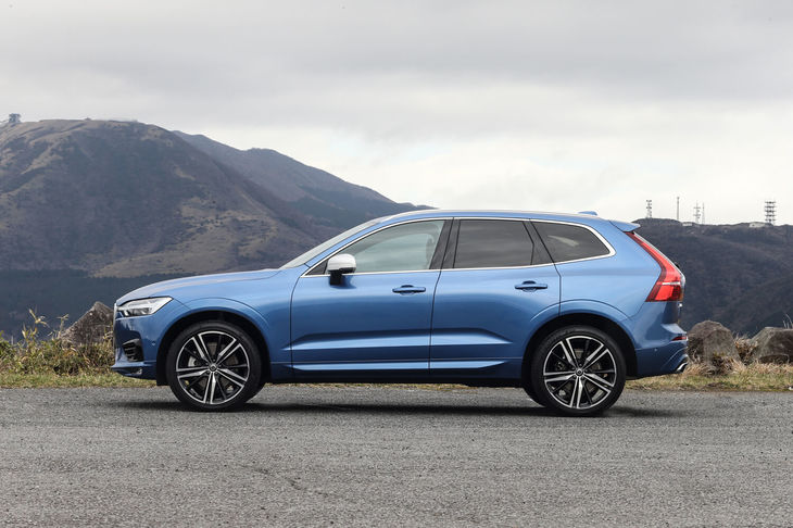 「T6 AWD R-DESIGN」のボディーサイズは全長×全幅×全高＝4690×1915×1660mmで、他の「XC60」よりも15mm幅が広い設定。ホイールベースは2865mmとなる。