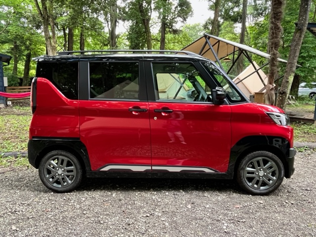 4WDモデルは外形寸法の大きなタイヤによって最低地上高がわずかに高く設定されている。