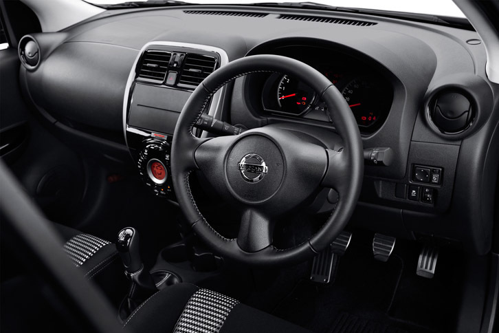 「マーチ ボレロA30」のインテリア。