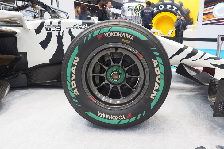 全日本スーパーフォーミュラ選手権に出場するマシンに装着されたアドバンのレーシングタイヤ。