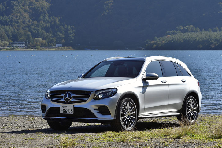 試乗車のボディーカラーはイリジウムシルバー。