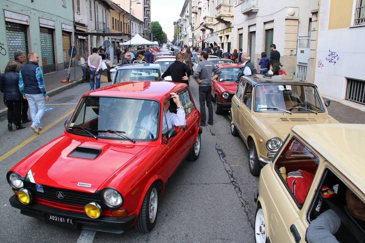 「レジストロ・アウトビアンキ」のミーティング。2015年10月、かつてアウトビアンキの本社工場が存在したミラノ郊外デージオ市にて。