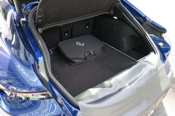 ポルシェ・タイカン4クロスツーリスモ（ラゲッジスペース）