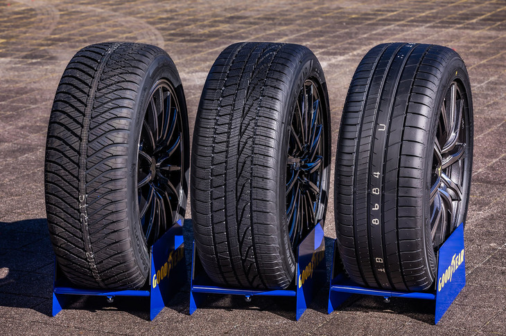 グッドイヤーの最新タイヤラインナップ。右から今回試走を行ったミニバン専用タイヤ「エフィシェントグリップRVF02」、オールシーズンタイヤの「アシュアランス ウェザーレディ」、同「ベクター4シーズンズ ハイブリッド」。